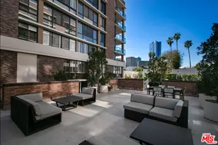 211 S Spalding Dr, Beverly Hills, CA 90212 - Photo 36