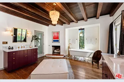 211 S Muirfield Rd, Los Angeles, CA 90004 - Photo 28