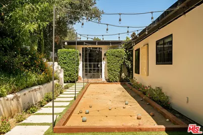 8251 Skyline Dr, Los Angeles, CA 90046 - Photo 38