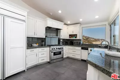 26044 E Pacific Coast Hwy, Malibu, CA 90265 - Photo 16