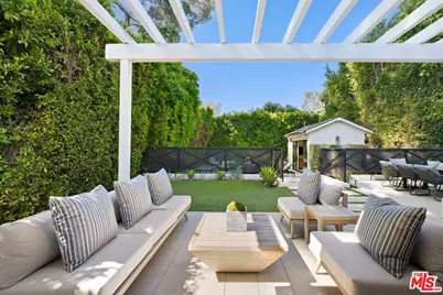 15125 Valley Vista Blvd, Sherman Oaks, CA 91403 - Photo 2