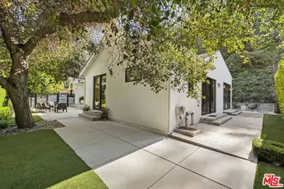 9782 Oak Pass Rd, Beverly Hills, CA 90210 - Photo 12