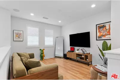 18130 Radiance Ln, Santa Clarita, CA 91350 - Photo 4