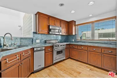 20 Quarterdeck St, Marina del Rey, CA 90292 - Photo 24