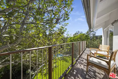 2745 La Cuesta Dr, Los Angeles, CA 90046 - Photo 6