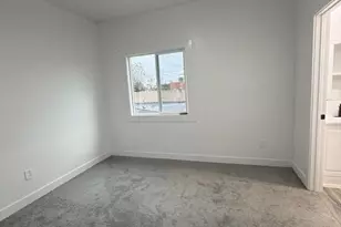 8624 Graham Ave, Los Angeles, CA 90002 - Photo 22