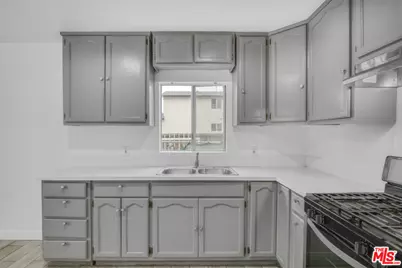 5903 Bonsallo Ave, Los Angeles, CA 90044 - Photo 6