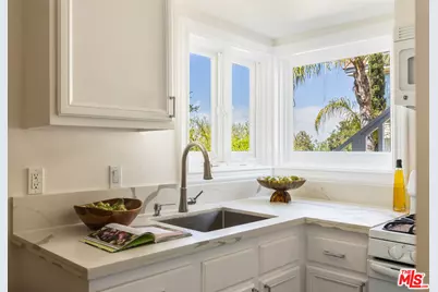 3819 Sunswept Dr, Studio City, CA 91604 - Photo 14