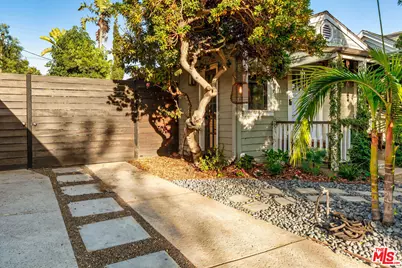 1016 Oakwood Ave, Venice, CA 90291 - Photo 6