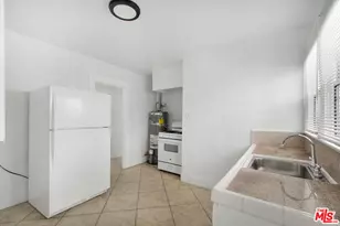 528 W 75th St, Los Angeles, CA 90044 - Photo 12