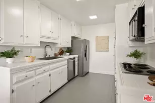 10725 Ohio Ave, Los Angeles, CA 90024 - Photo 12
