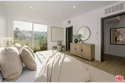 5851 Westside Crossing Ln, Los Angeles, CA 90034 - Photo 18
