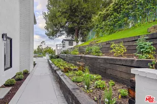 4050 Clarinda Dr, Tarzana, CA 91356 - Photo 32