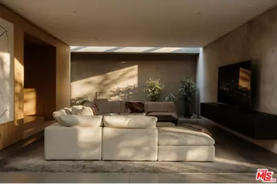 9344 Nightingale Dr, Los Angeles, CA 90069 - Photo 18