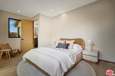 12307 Collins St, Valley Village, CA 91607 - Photo 36