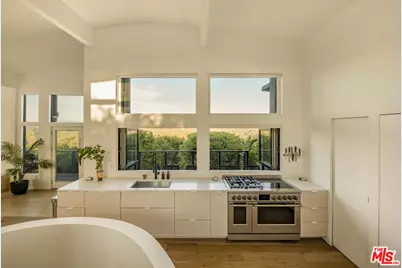 21960 Cereza Way, Topanga, CA 90290 - Photo 6