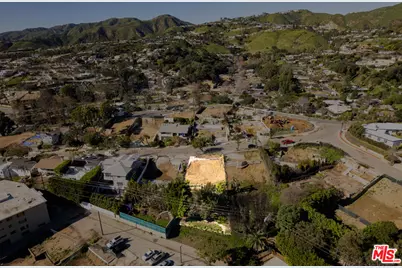 844 Las Lomas Ave, Pacific Palisades, CA 90272 - Photo 1