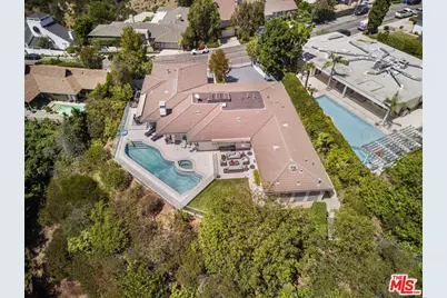 9626 Highridge Dr, Beverly Hills, CA 90210 - Photo 16