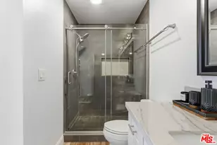 2385 Roscomare Rd, Los Angeles, CA 90077 - Photo 14