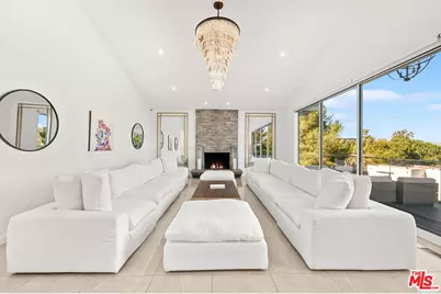 7377 Pyramid Pl, Los Angeles, CA 90046 - Photo 6