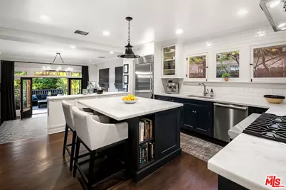 945 S Muirfield Rd, Los Angeles, CA 90019 - Photo 12