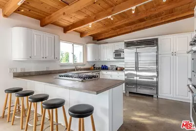 27727 Pacific Coast Hwy, Malibu, CA 90265 - Photo 8