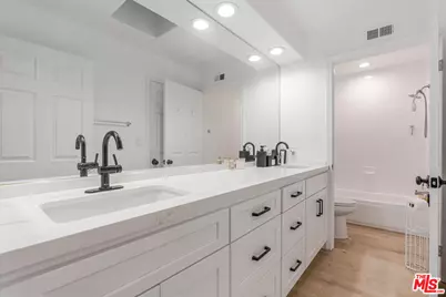 20318 Blythe St, Winnetka, CA 91306 - Photo 14