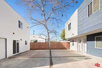 645 W 97th St, Los Angeles, CA 90044 - Photo 12