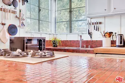 11450 Bolas St, Los Angeles, CA 90049 - Photo 14