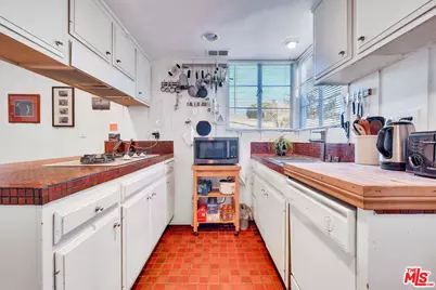 11450 Bolas St, Los Angeles, CA 90049 - Photo 12