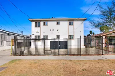 811 W 97th St, Los Angeles, CA 90044 - Photo 2