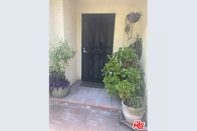 18417 Collins St #A, Tarzana, CA 91356 - Photo 2
