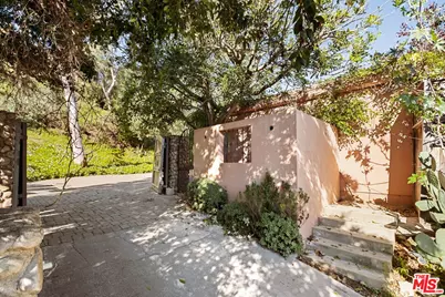 5863 Bonsall Dr, Malibu, CA 90265 - Photo 4