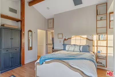 41 Vicente Ter, Santa Monica, CA 90401 - Photo 22