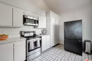 1900 Vine St, Los Angeles, CA 90068 - Photo 20