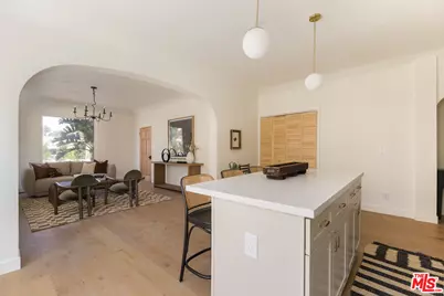 2812 Somerset Dr, Los Angeles, CA 90016 - Photo 12
