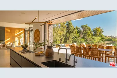 12752 Mulholland Dr, Beverly Hills, CA 90210 - Photo 20