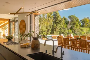 12752 Mulholland Dr, Beverly Hills, CA 90210 - Photo 20