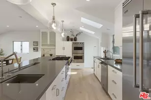 257 Entrada Dr, Santa Monica, CA 90402 - Photo 12