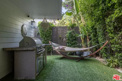 645 N Hayworth Ave, Los Angeles, CA 90048 - Photo 30