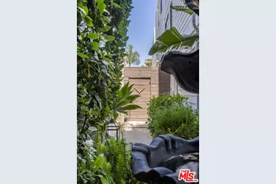 645 N Hayworth Ave, Los Angeles, CA 90048 - Photo 32