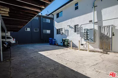 1040 N Genesee Ave, West Hollywood, CA 90046 - Photo 26
