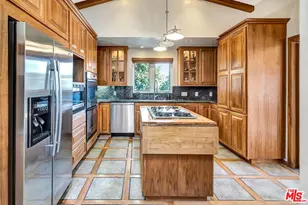 3681 Alta Mesa Dr, Studio City, CA 91604 - Photo 12