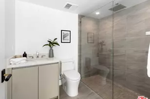 1017 N Croft Ave, Los Angeles, CA 90069 - Photo 16