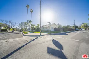 22656 Clarendon St, Woodland Hills, CA 91367 - Photo 4