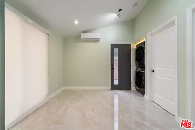 22241 Wyandotte St, Canoga Park, CA 91303 - Photo 24