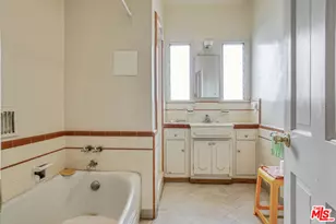 728 S Genesee Ave, Los Angeles, CA 90036 - Photo 18