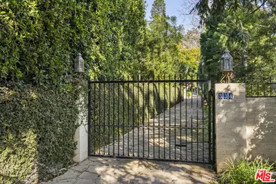 334 N Carmelina Ave, Los Angeles, CA 90049 - Photo 4