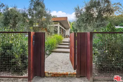 1418 Bonnell Dr, Topanga, CA 90290 - Photo 2