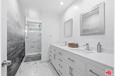 18202 Lake Encino Dr, Encino, CA 91316 - Photo 16